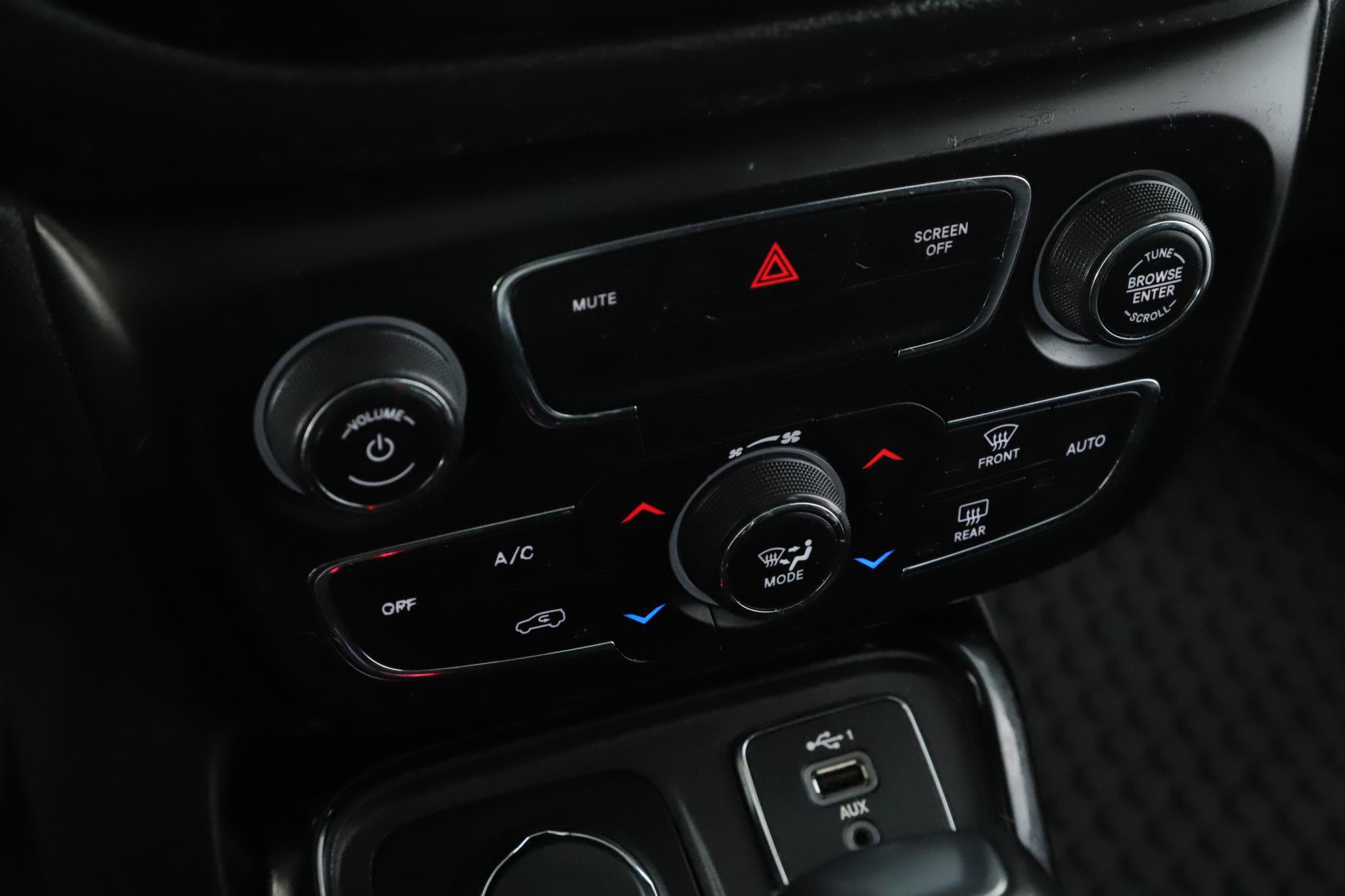 Used 2020 Jeep Compass Limited w/ Rear Convenience Group AWD/4WD image 14