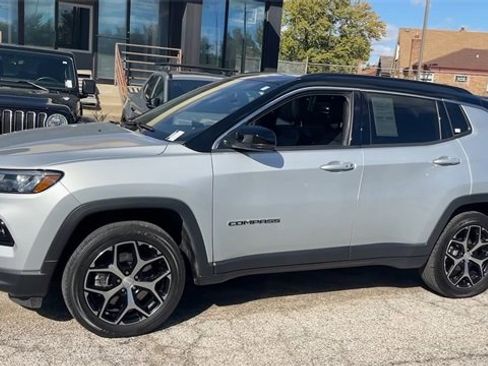 Used 2024 Jeep Compass Limited w/ Sun and Sound Group image 23