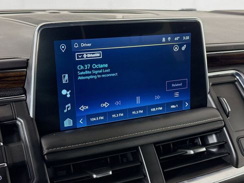 Used 2023 Chevrolet Suburban Premier image 16