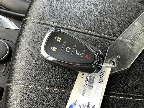 Used 2023 Chevrolet Traverse LT w/ LT Premium Package image 36