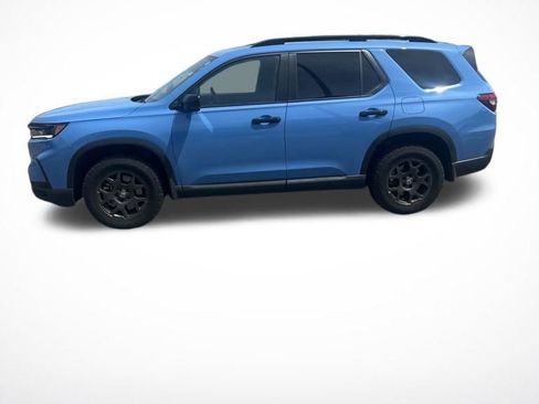 Used 2025 Honda Pilot TrailSport image 2