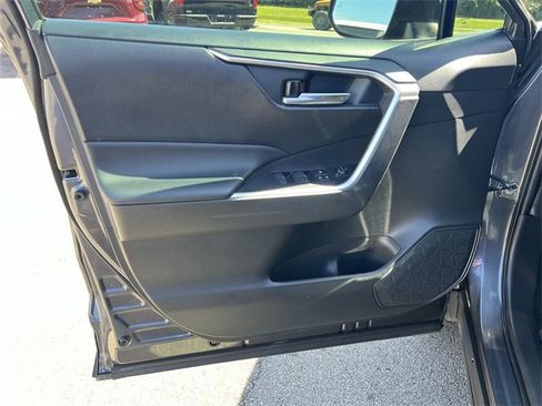Used 2023 Toyota RAV4 XLE Premium image 21
