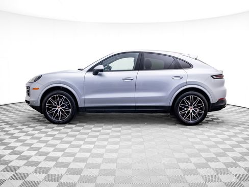 Certified 2025 Porsche Cayenne Coupe AWD/4WD image 2