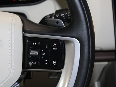 Used 2024 Land Rover Range Rover SE image 16