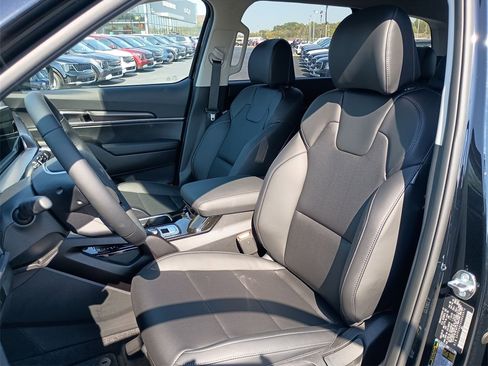 New 2025 Kia Telluride LX image 17