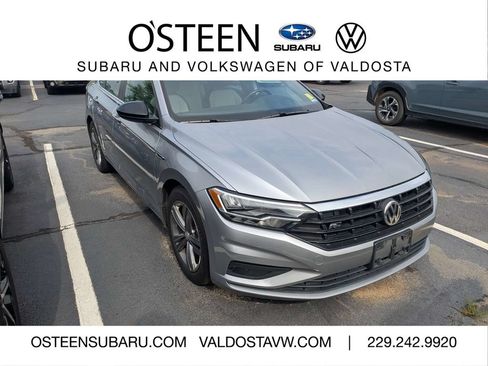 Used 2020 Volkswagen Jetta R-Line FWD image 1