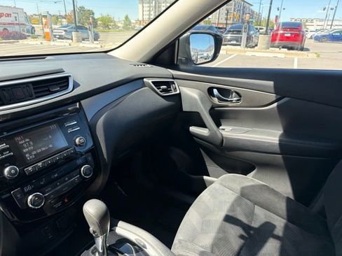 Used 2014 Nissan Rogue SV w/ SV Moonroof Package AWD/4WD image 8