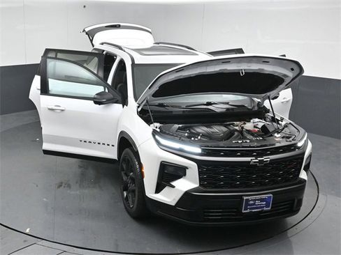 Used 2024 Chevrolet Traverse RS w/ LPO, Floor Liner Package image 43