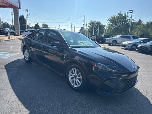 Used 2025 Toyota Camry LE FWD image 10