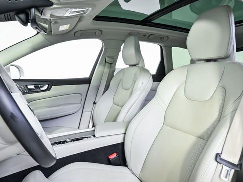 Used 2023 Volvo XC60 B5 Ultimate FWD image 7