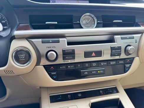 Used 2014 Lexus ES 350 w/ Luxury Package FWD image 14