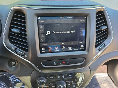 Used 2019 Jeep Cherokee Trailhawk w/ Comfort/Convenience Group image 23