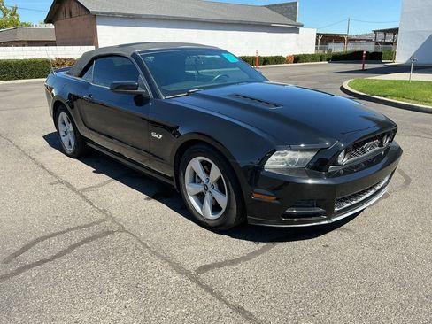 Used 2013 Ford Mustang GT RWD image 3