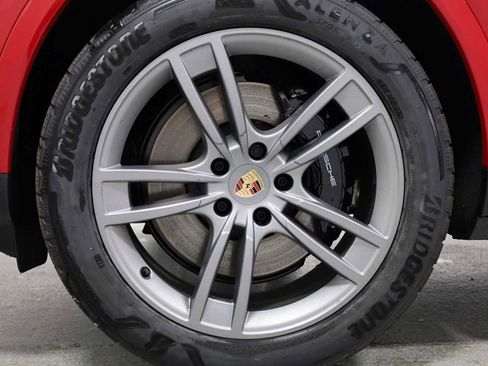 Certified 2025 Porsche Cayenne Coupe AWD/4WD image 40