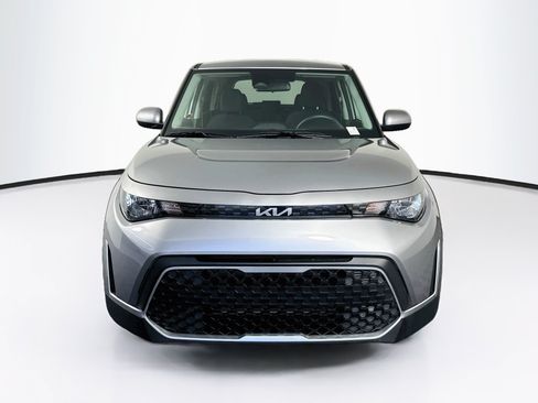 Used 2025 Kia Soul LX w/ LX Technology Package FWD image 2