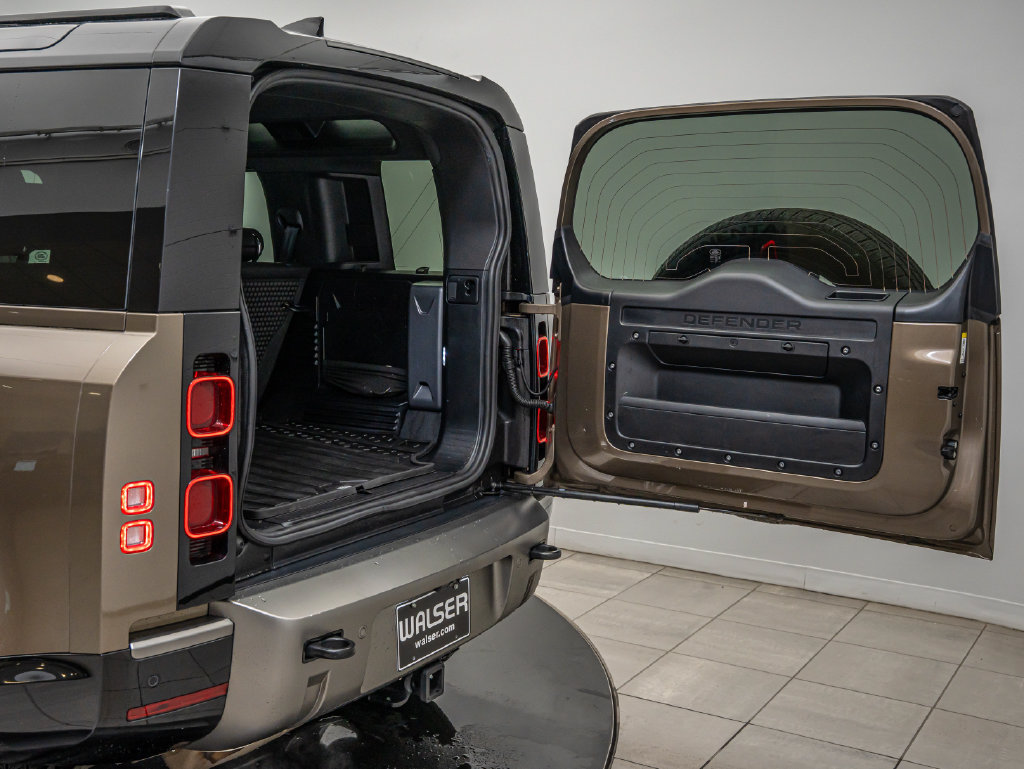 Used 2024 Land Rover Defender 110 X-Dynamic SE AWD/4WD image 21
