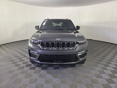 New 2025 Jeep Grand Cherokee Limited RWD image 3