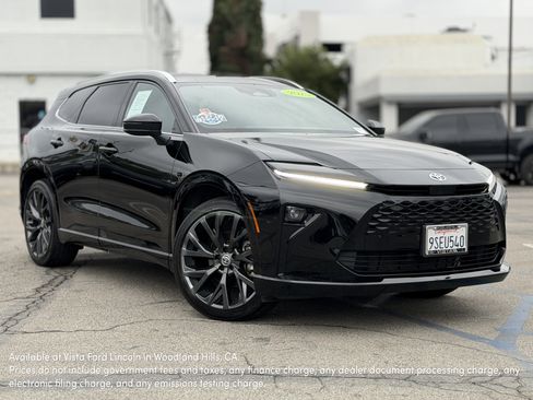 Used 2025 Toyota Crown Signia image 1