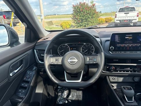 Used 2023 Nissan Rogue SV w/ SV Premium B Package AWD/4WD image 10