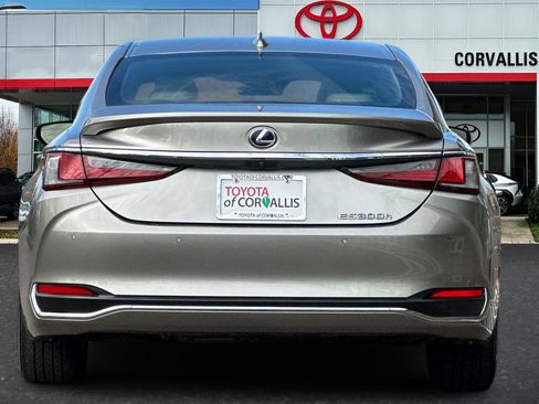 Used 2020 Lexus ES 300h w/ Luxury Package image 5