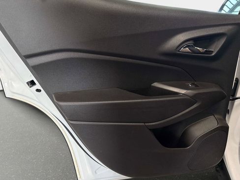 Used 2025 Chevrolet Trax LS w/ LS Convenience Package image 11