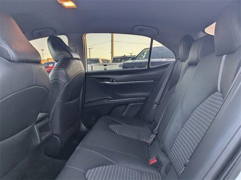 Used 2022 Toyota Camry SE image 11