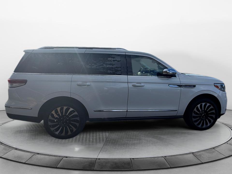 Used 2023 Lincoln Navigator Black Label AWD/4WD image 8