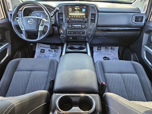 Used 2022 Nissan Titan SV w/ SV Convenience Package image 12
