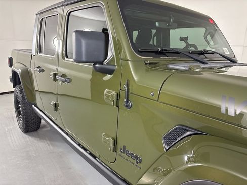 Used 2023 Jeep Gladiator Sport AWD/4WD image 12