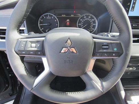 New 2025 Mitsubishi Outlander SE image 23