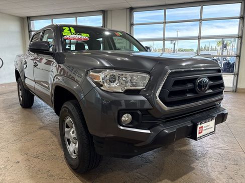 Certified 2021 Toyota Tacoma SR5 image 4