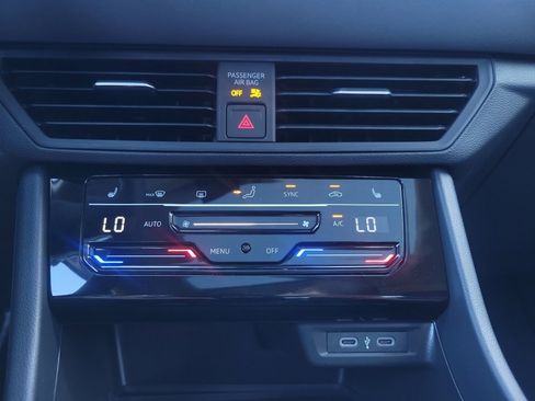 New 2026 Volkswagen Jetta SE FWD image 18
