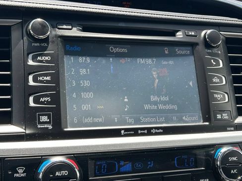 Used 2018 Toyota Highlander Limited Platinum FWD image 33