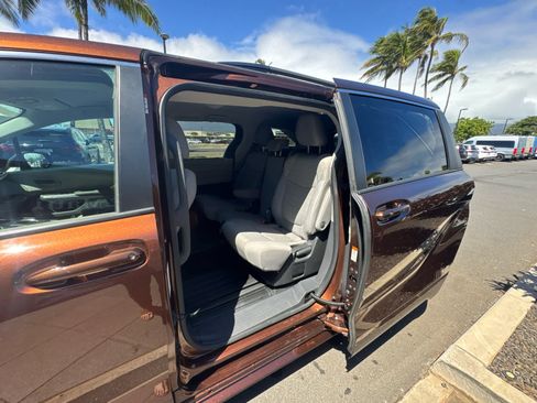 Used 2023 Toyota Sienna LE FWD image 12