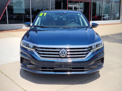 Used 2021 Volkswagen Passat 2.0T SE FWD image 2