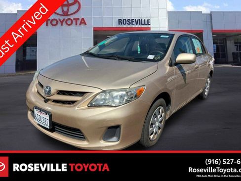Used 2011 Toyota Corolla LE FWD image 1