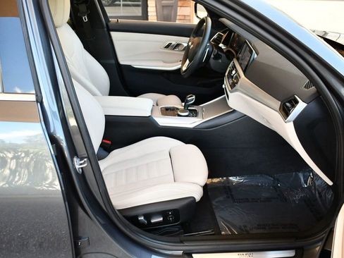 Used 2020 BMW 330i Sedan w/ Premium Package image 19