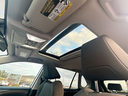 Used 2021 Toyota RAV4 XLE w/ Convenience Package image 11