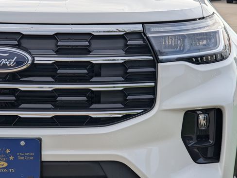 New 2026 Ford Explorer Active w/ Active Comfort Package image 8