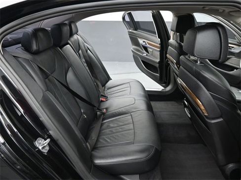 Used 2019 BMW 740i w/ Executive Package image 22