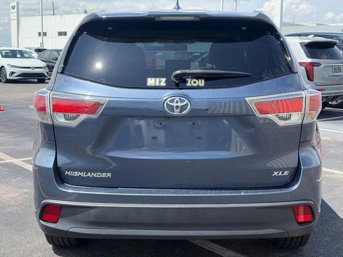 Used 2014 Toyota Highlander XLE FWD image 3