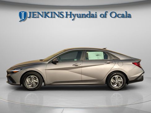 New 2026 Hyundai Elantra SE image 7