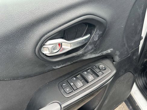 Used 2014 Jeep Cherokee Sport image 18