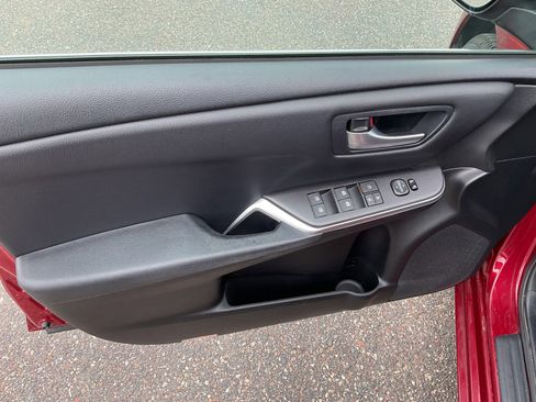 Used 2017 Toyota Camry LE FWD image 10