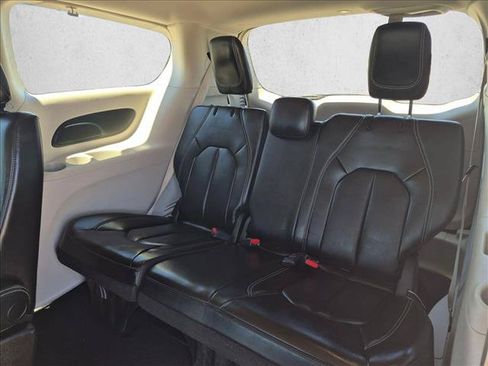 Used 2023 Chrysler Pacifica Touring-L FWD image 26