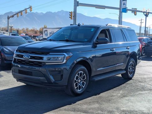 Used 2024 Ford Expedition XLT AWD/4WD image 9
