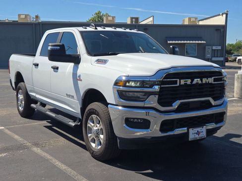 Used 2025 RAM 2500 Laramie AWD/4WD image 7
