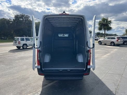 Used 2024 Mercedes-Benz Sprinter 2500 image 5