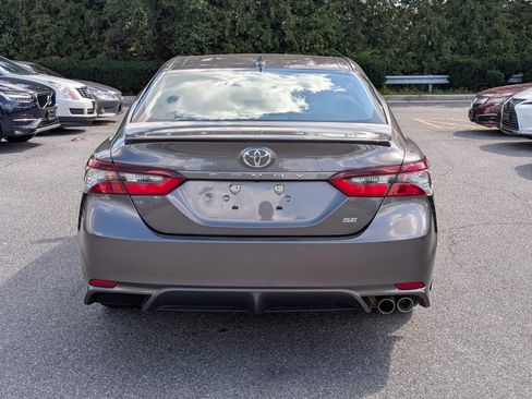 Used 2022 Toyota Camry SE image 4
