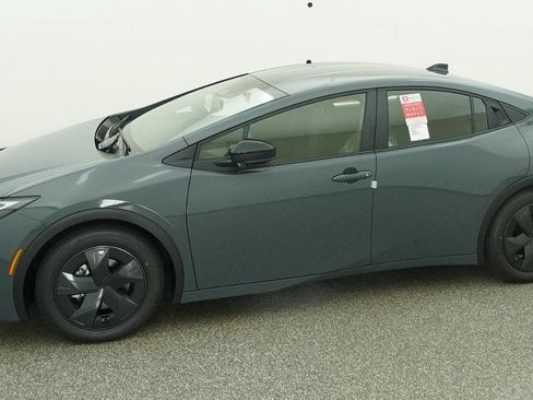New 2026 Toyota Prius Plug-In Hybrid FWD image 5